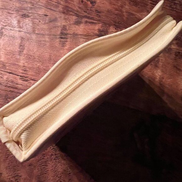 Hello Kitty Bee Floral Fruit Vintage 2003 CD Case Zipper Closure - Picture 9 of 11